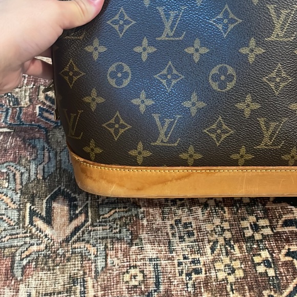 Authentic Louis Vuitton Alma Bag - Picture 4 of 11